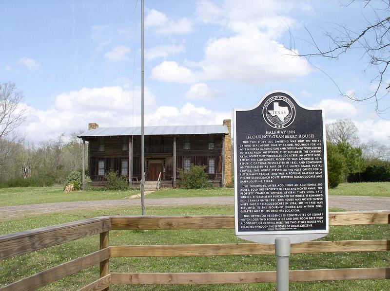 1916 Farmhouse in Chireno, Texas