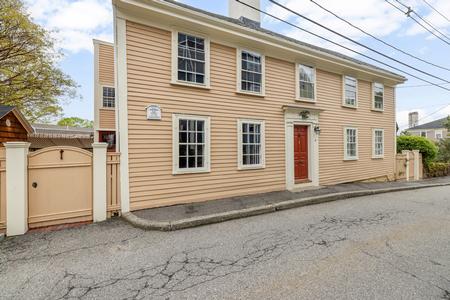 1721 Colonial photo
