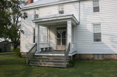 1800 Farmhouse photo