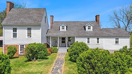 1780 Colonial Farmhouse photo
