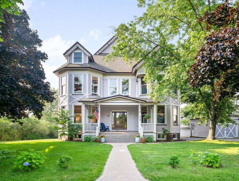 Featured Listing Photo